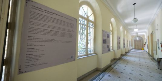 Exposição celebra os 130 anos do prédio histórico da Escola Caetano de Campos e estende visitação até julho